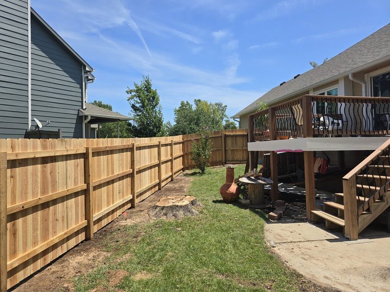 Warren Bros Fencing cedar install
